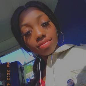 Meet your Posher, Lavinia